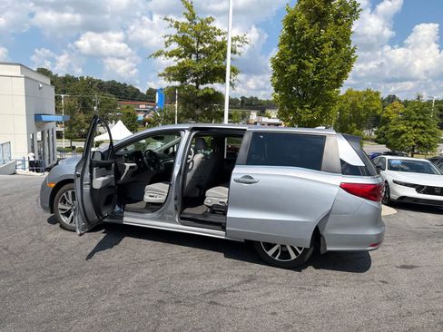 Used 2023 Honda Odyssey Touring image 19