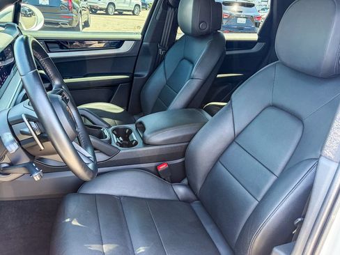 Used 2024 Porsche Cayenne AWD/4WD image 38
