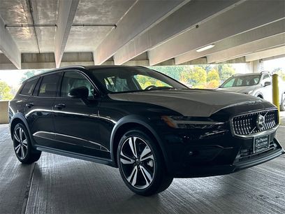 New 2026 Volvo V60 B5 Cross Country Plus w/ Protection Package Premier