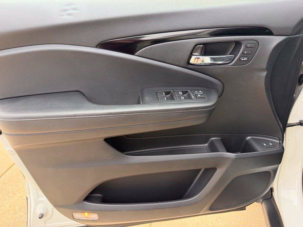 Used 2017 Honda Pilot Elite image 14