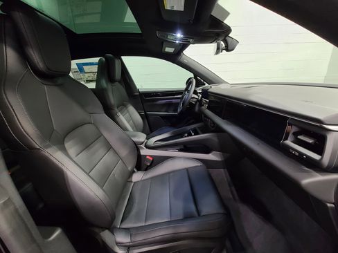 New 2026 Porsche Macan Electric RWD image 29