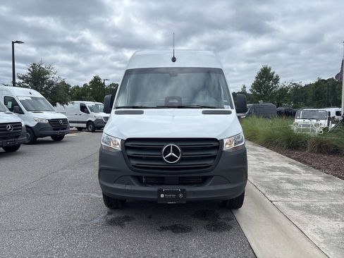 Used 2025 Mercedes-Benz Sprinter 2500 image 9