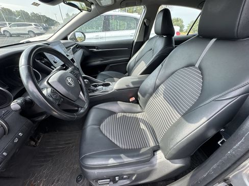 Used 2022 Toyota Camry SE FWD image 3