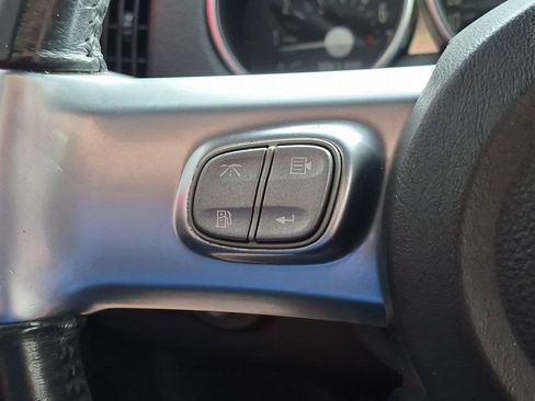 Used 2005 Chevrolet SSR w/ Preferred Equipment Group RWD image 12