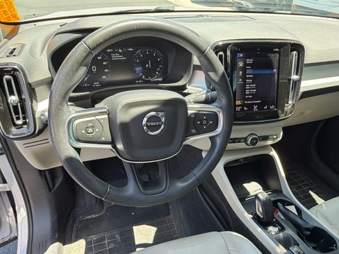Used 2021 Volvo XC40 T5 Momentum w/ Premium Package AWD/4WD image 27