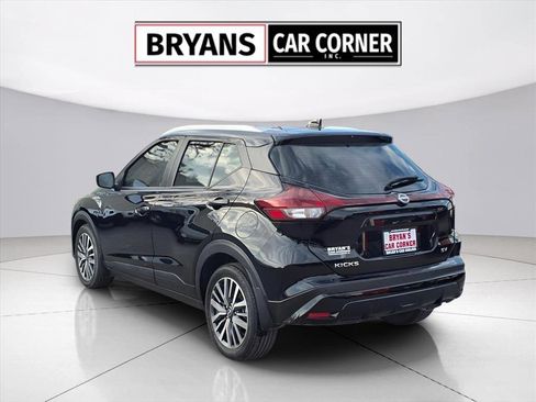 Used 2023 Nissan Kicks SV image 18