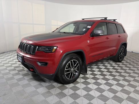 Used 2017 Jeep Grand Cherokee Trailhawk w/ Trailhawk Luxury Group image 3