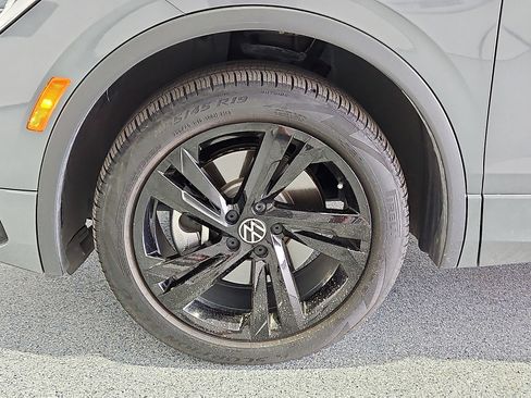 Certified 2023 Volkswagen Tiguan SE R-Line FWD image 11