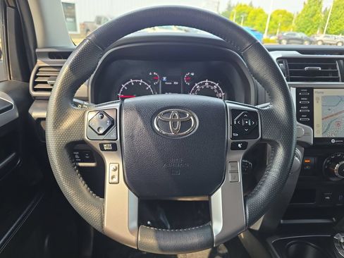 Used 2022 Toyota 4Runner SR5 Premium w/ Moonroof Package AWD/4WD image 21