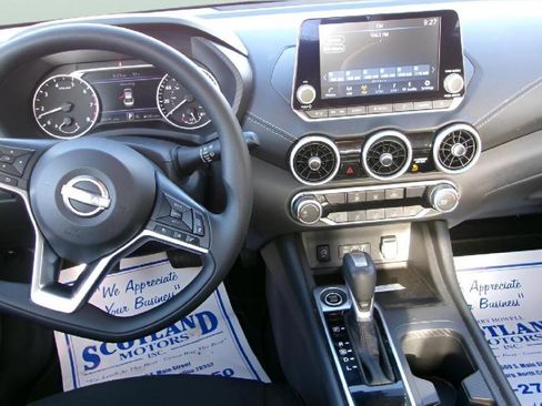 Used 2025 Nissan Sentra SV FWD image 11