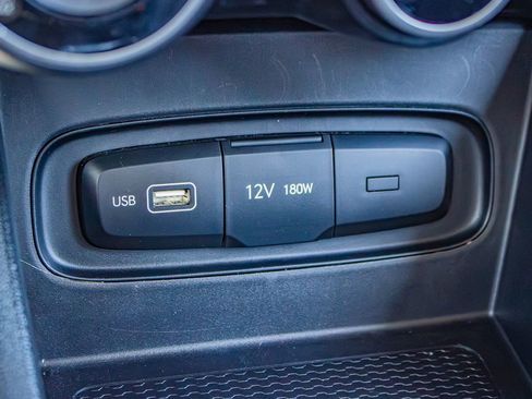 Used 2022 Hyundai Venue SE image 30