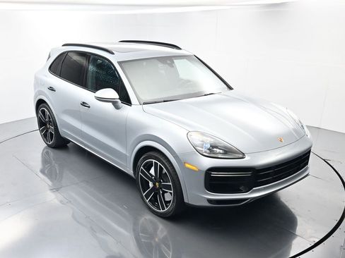 Used 2022 Porsche Cayenne Turbo image 44