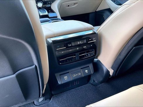 Used 2024 Acura MDX SH-AWD w/ Advance Package image 34