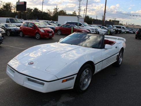 Used 1990 Chevrolet Corvette Convertible image 3
