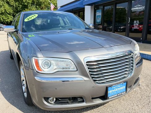 Used 2011 Chrysler 300 Limited RWD image 25