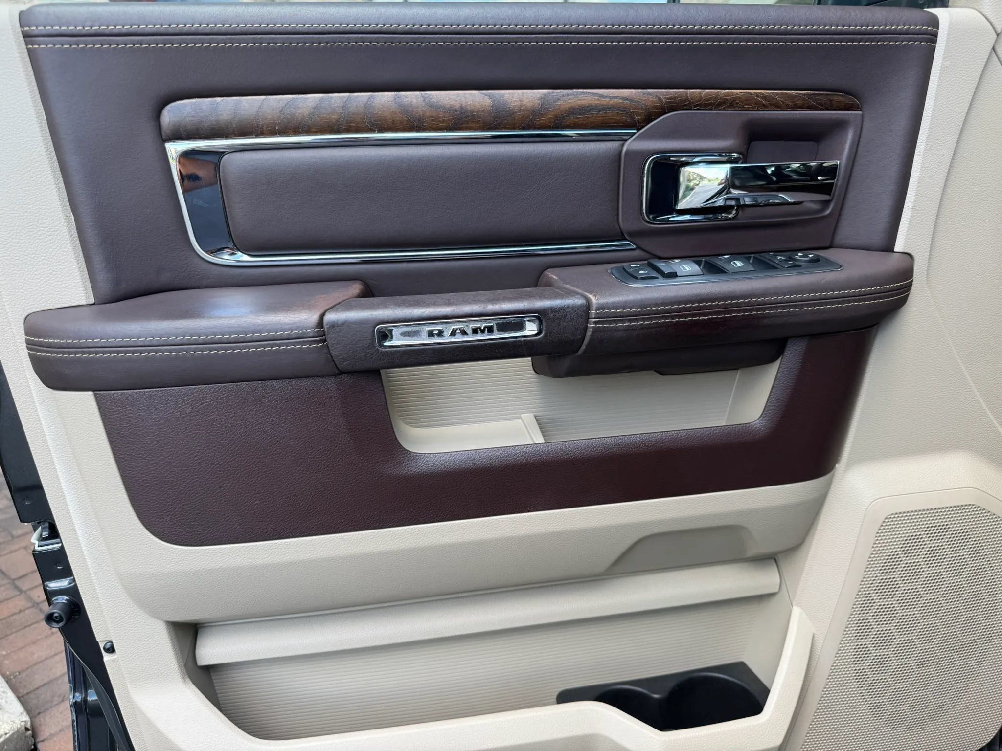 Used 2016 RAM 1500 Laramie Longhorn w/ Convenience Group RWD image 17