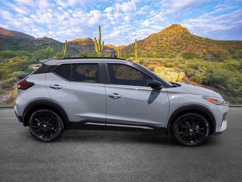 Used 2023 Nissan Kicks SR w/ Interior Electronics Package FWD image 3