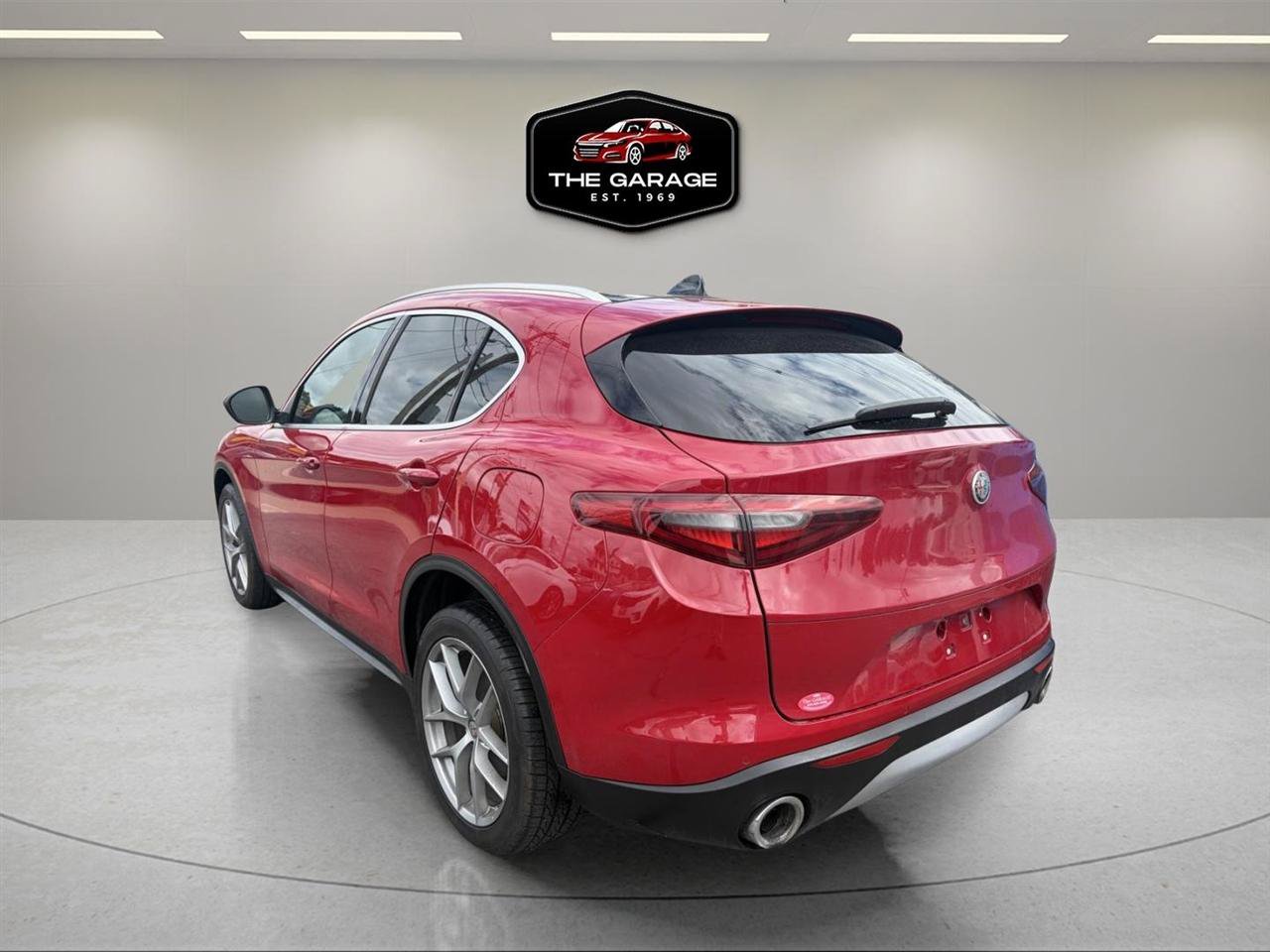 Used 2018 Alfa Romeo Stelvio Ti AWD/4WD image 3
