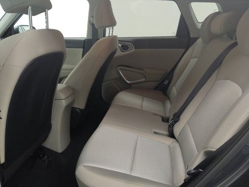 Used 2023 Kia Soul LX image 18