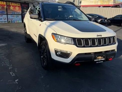Used 2019 Jeep Compass Trailhawk AWD/4WD image 2