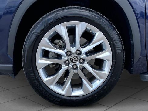 Used 2024 Toyota Highlander Limited image 11