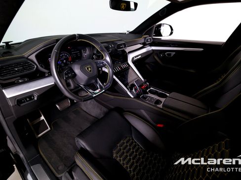 Used 2020 Lamborghini Urus AWD/4WD image 12