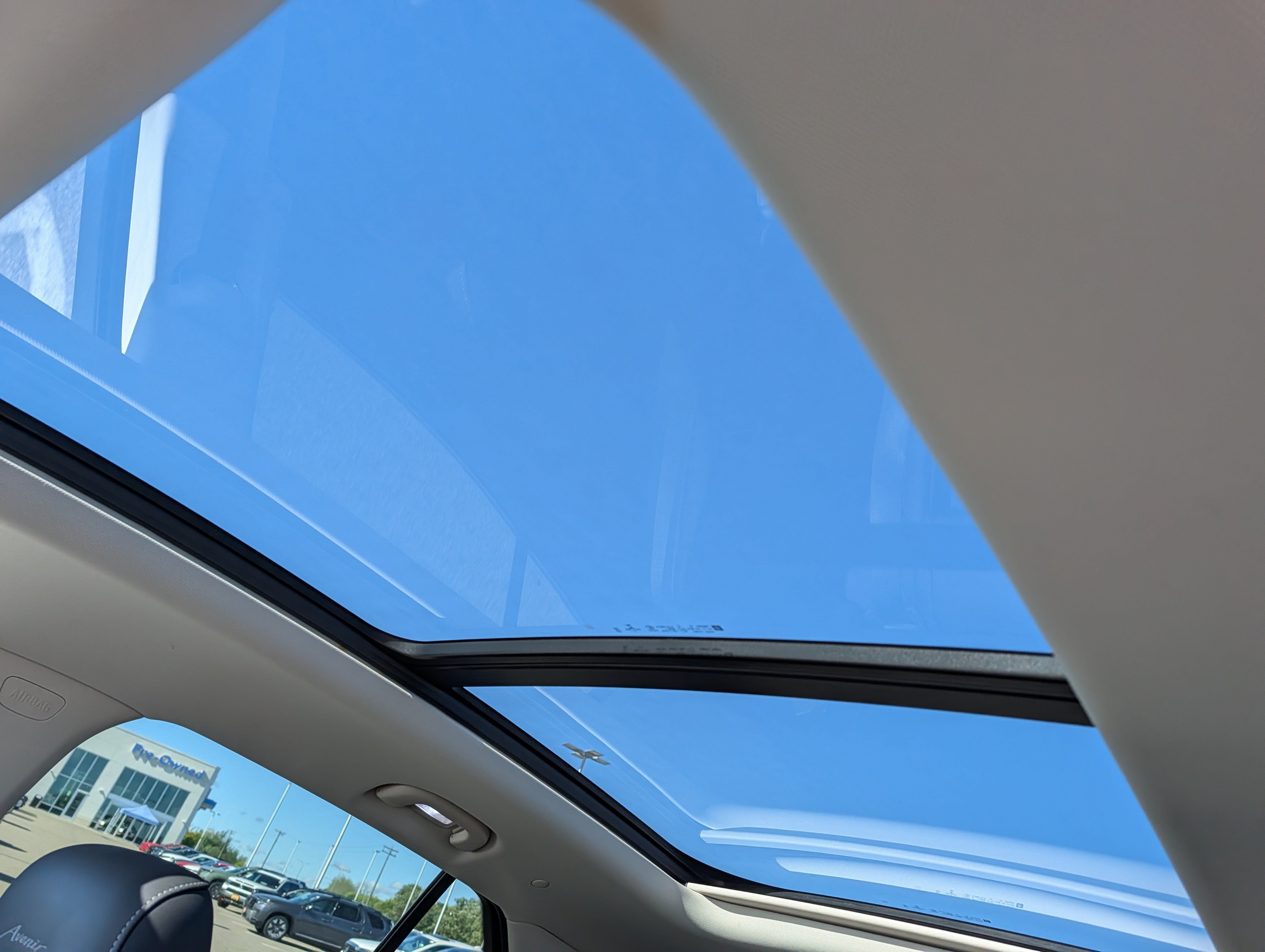 Used 2023 Buick Envision Avenir AWD/4WD image 25