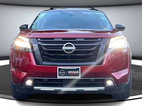 Used 2023 Nissan Pathfinder Platinum image 2