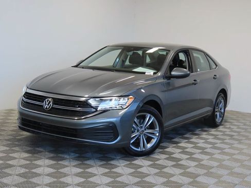 Used 2024 Volkswagen Jetta SE FWD image 1