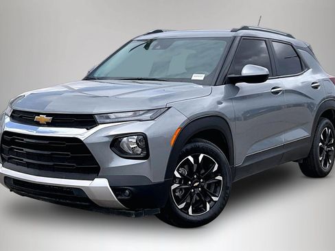 Used 2023 Chevrolet TrailBlazer LT FWD image 3