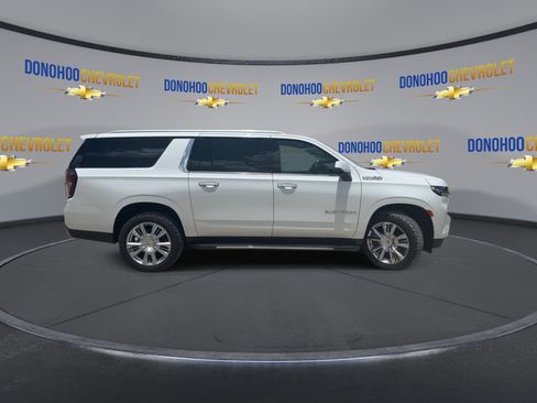 Used 2022 Chevrolet Suburban High Country AWD/4WD image 11