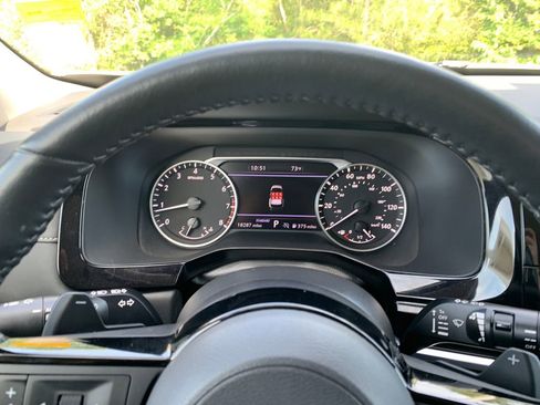 Used 2023 Nissan Pathfinder SL FWD image 11