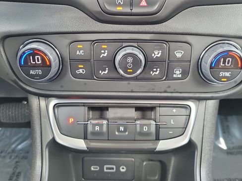Used 2023 GMC Terrain SLE w/ Driver Convenience Package FWD image 24
