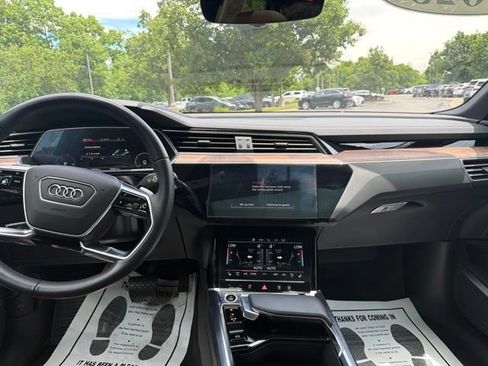 Used 2023 Audi e-tron Premium Plus AWD/4WD image 14