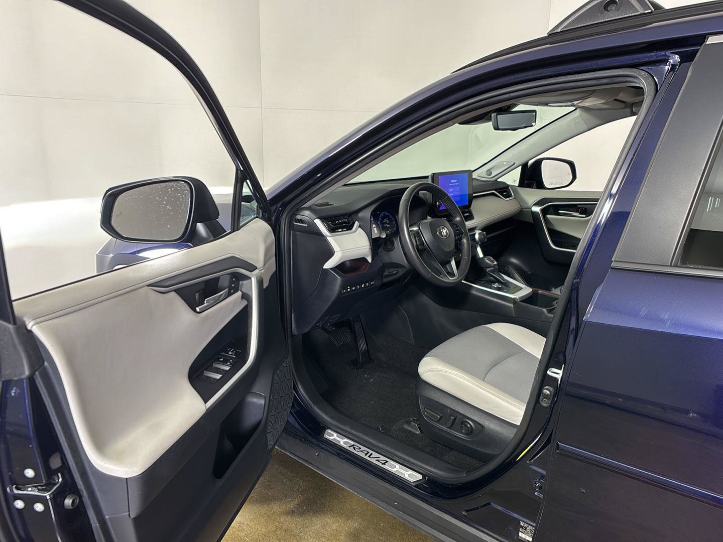 Used 2023 Toyota RAV4 Limited AWD/4WD image 2