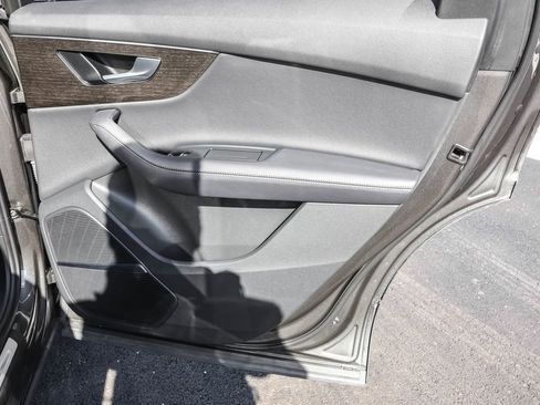 Used 2024 Audi Q7 3.0T Premium Plus image 35