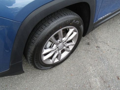 Used 2024 GMC Terrain SLT AWD/4WD image 32