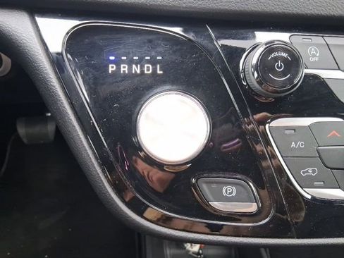 Used 2025 Chrysler Voyager LX FWD image 26