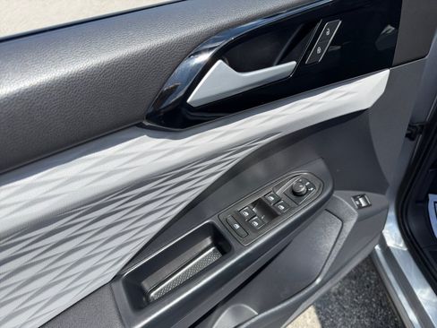 Certified 2023 Volkswagen Taos S FWD image 32
