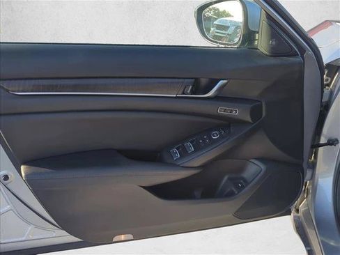 Used 2021 Honda Accord Touring image 5