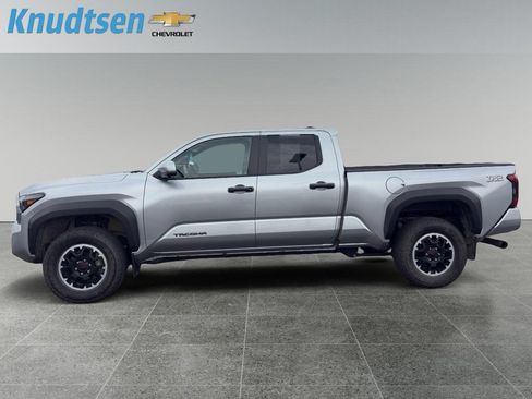 Used 2024 Toyota Tacoma TRD Off-Road w/ TRD Off Road Premium Package AWD/4WD image 4