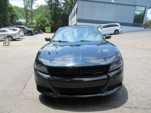 Used 2020 Dodge Charger SXT RWD image 2