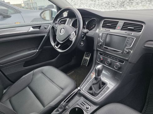 Used 2017 Volkswagen Golf Alltrack S image 6