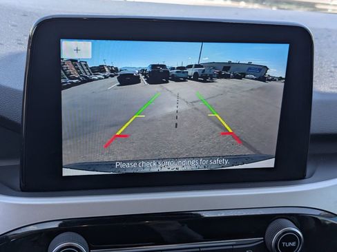 Used 2022 Ford Escape SE FWD image 16