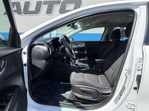 Used 2021 Kia Forte LXS FWD image 8