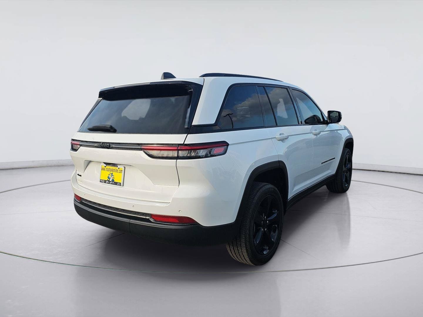 Used 2022 Jeep Grand Cherokee Altitude AWD/4WD image 5
