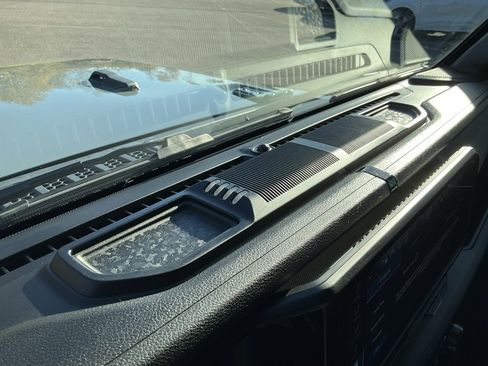 Used 2024 Jeep Wrangler Unlimited image 29