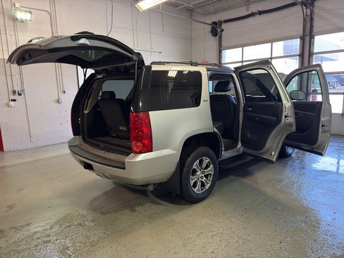 Used 2012 GMC Yukon SLT w/ SLT-2 Equipment Package AWD/4WD image 12