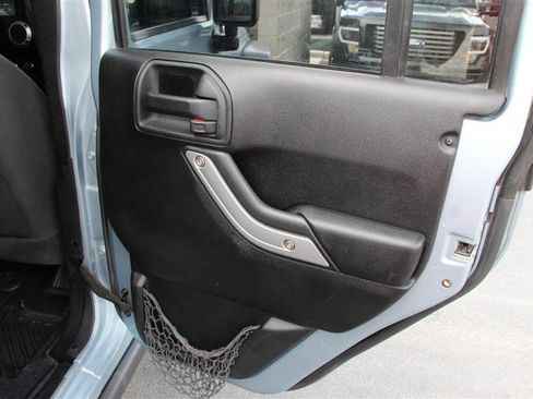 Used 2012 Jeep Wrangler Unlimited Rubicon w/ Dual Top Group AWD/4WD image 21