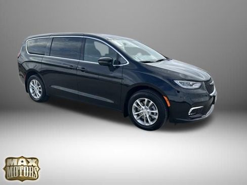 New 2026 Chrysler Pacifica Select image 11